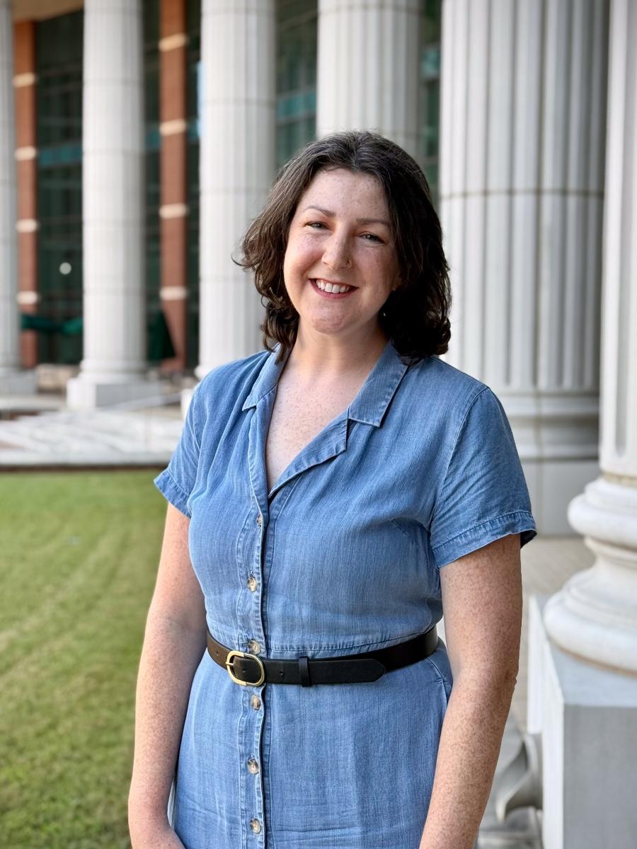 Photo of Laura Knighton
